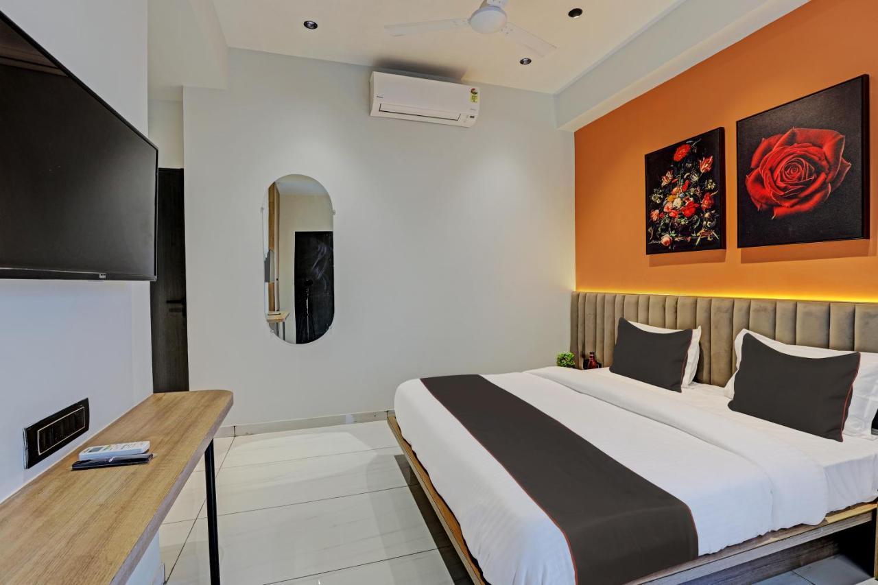 Hotel Lee Platinum Ахмедабад Экстерьер фото